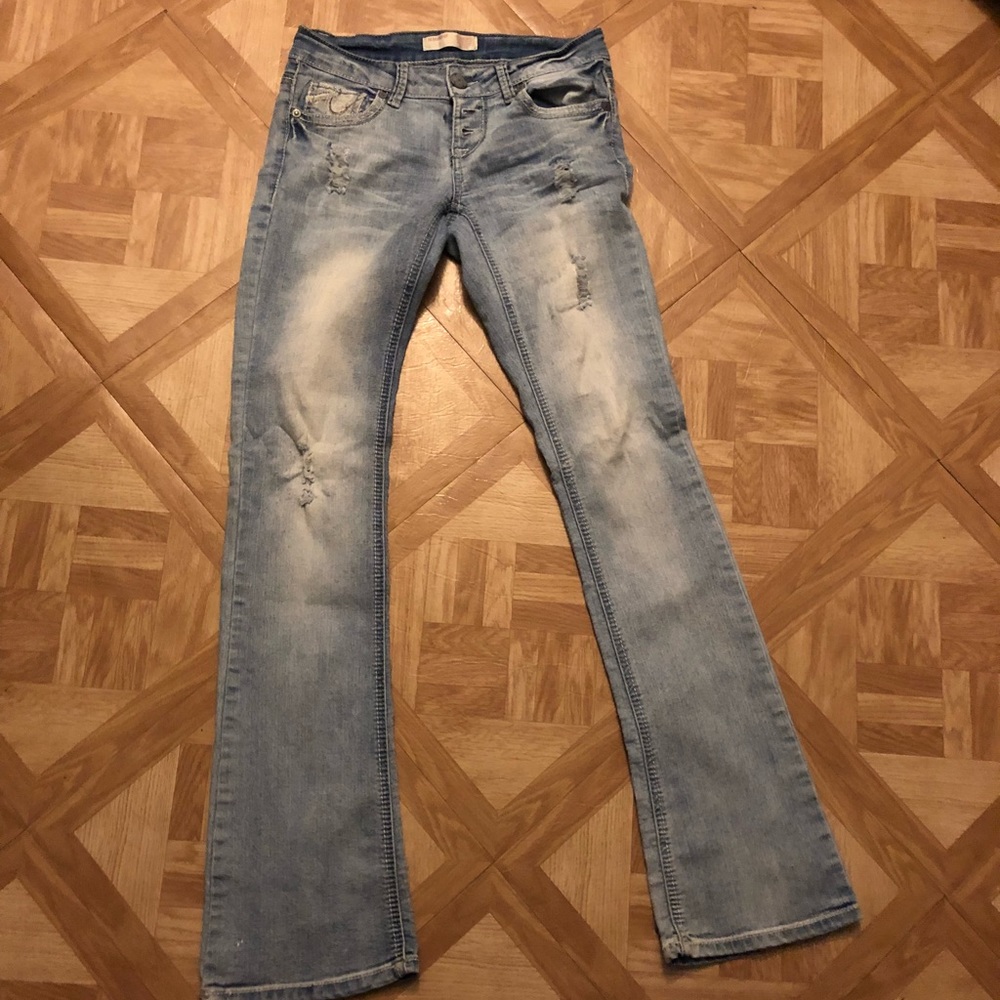 No Boundaries light jeans